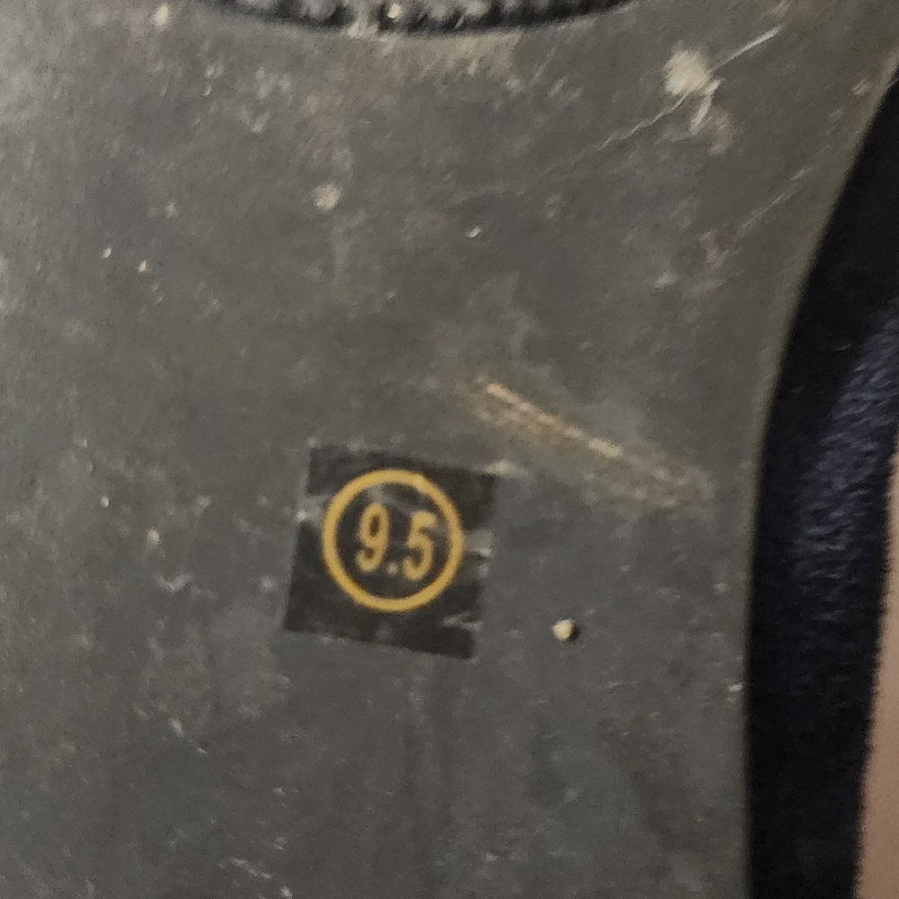 Shoes - Picture 4 of 4